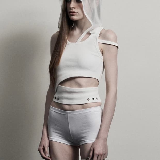 피아체 MESH HOOD SLEEVELESS_WHITE