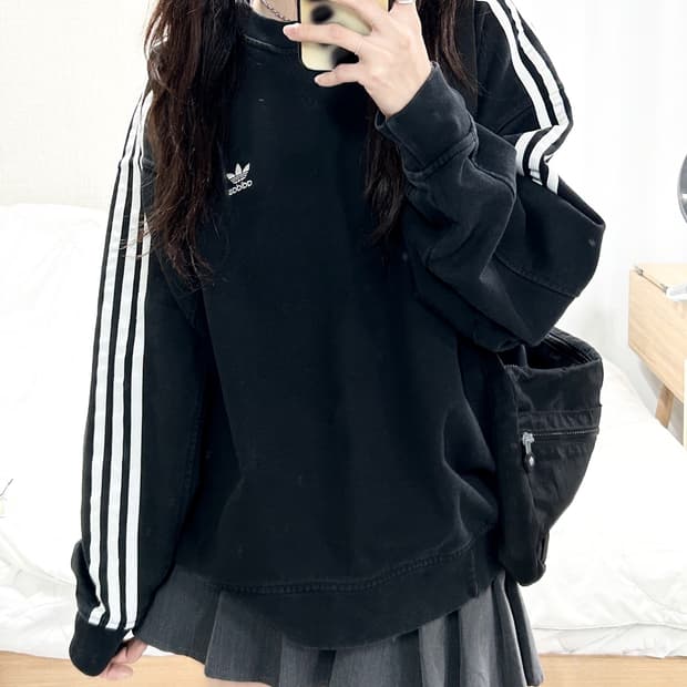 아디다스 자수로고 삼선 블랙 맨투맨