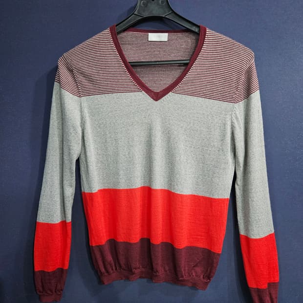 타임옴므 배색컬러 남성 100 브이넥 니트 