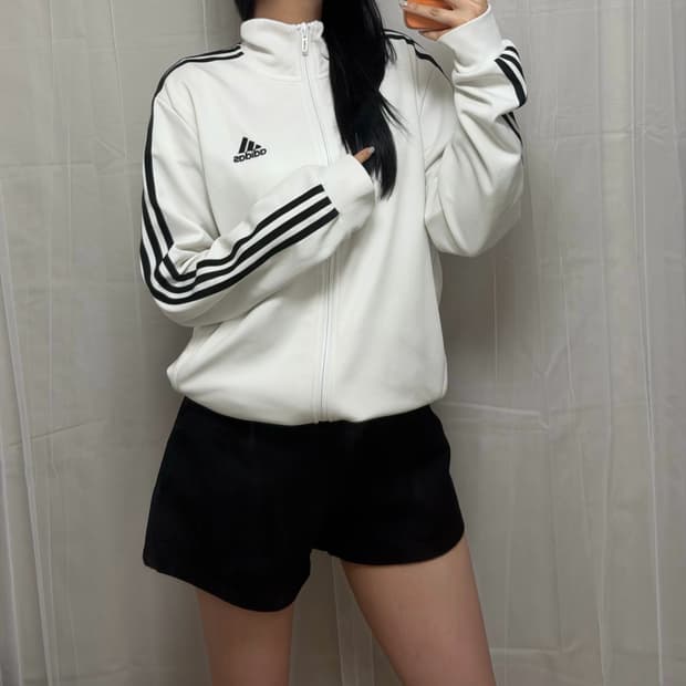 아디다스 에센셜 트랙탑