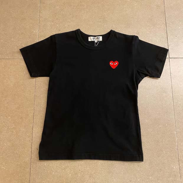 꼼데가르송 플레이 티셔츠