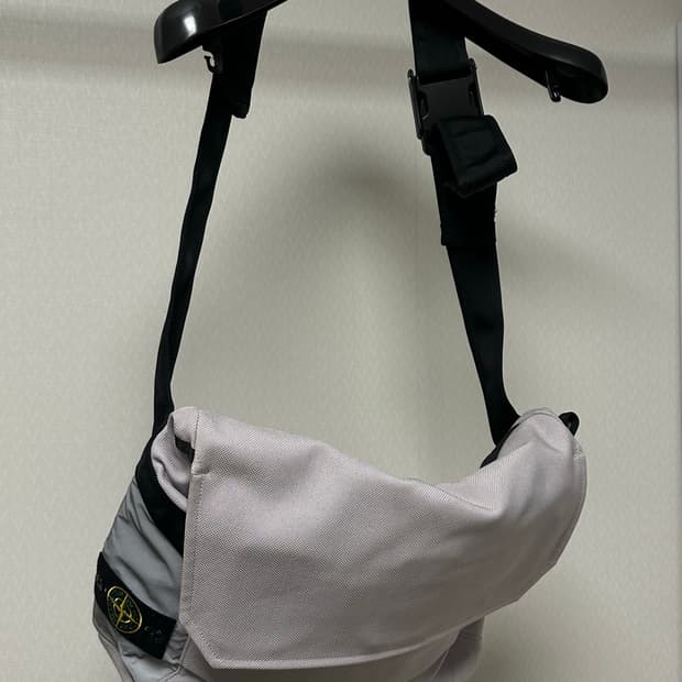 스톤아일랜드 리플렉티브 와펜 메신저백 os 국내판