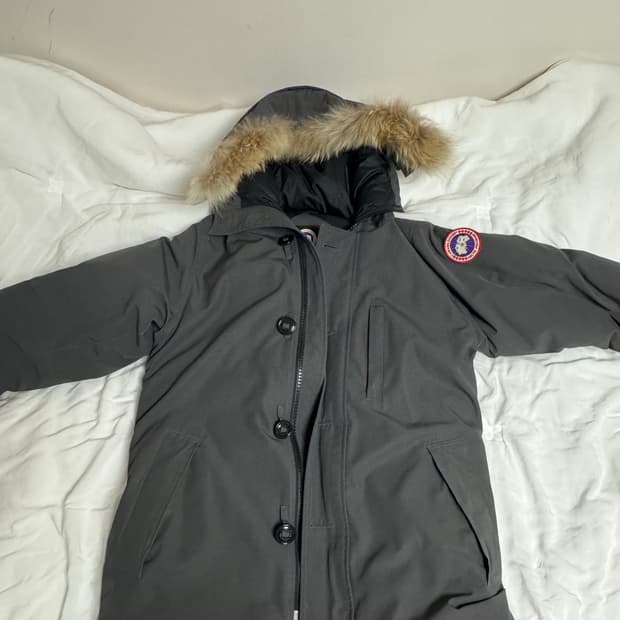정품 캐나다구스 샤토 파카 M / 코요테 퍼 / 상태 최상