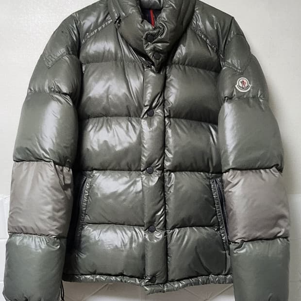 [정품] 몽클레어 경량 패딩 연카키 소매투칼라 사이즈 2 모자 한정판