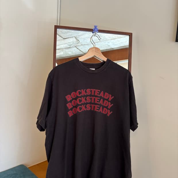 Blurhms Rootstock 락스테디 반팔티