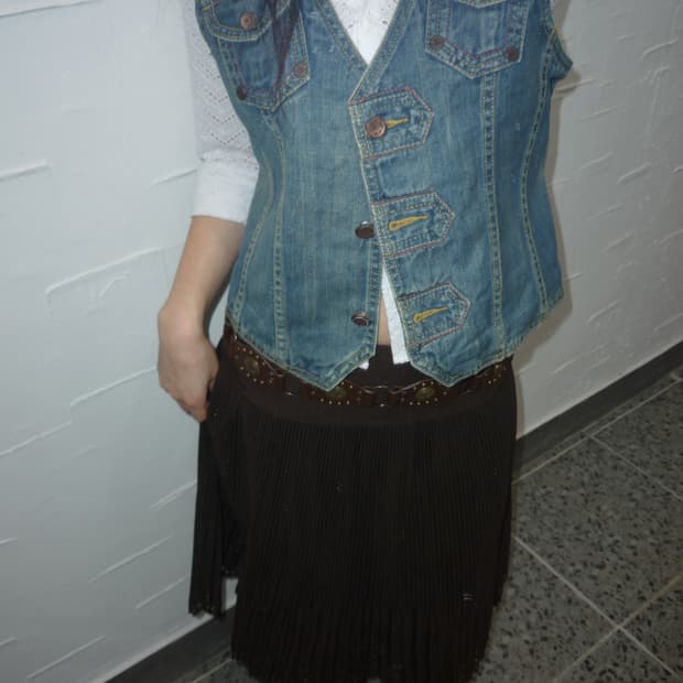 deep brown pleats skirt