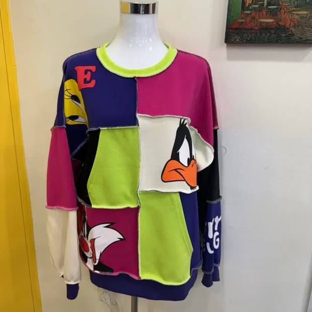 ARIAVIGA × UMHK 패치워크 그래픽 맨투맨/루니툰 캐릭터