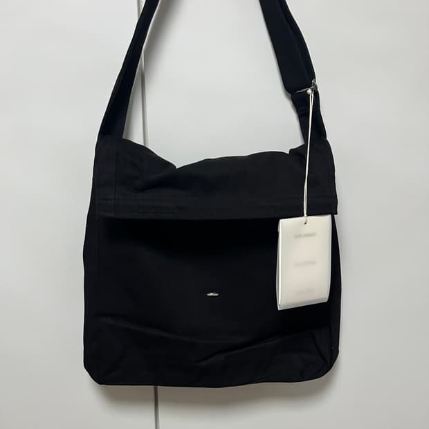 아워레가시 25fw 슬링백/블랙