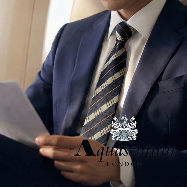 아쿠아스큐텀 실크 블랙 스트라이프 넥타이 9.6cm A+등급 A19451