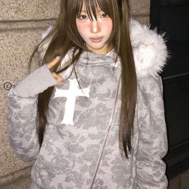 러브이즈트루 후드집업 판매합니다