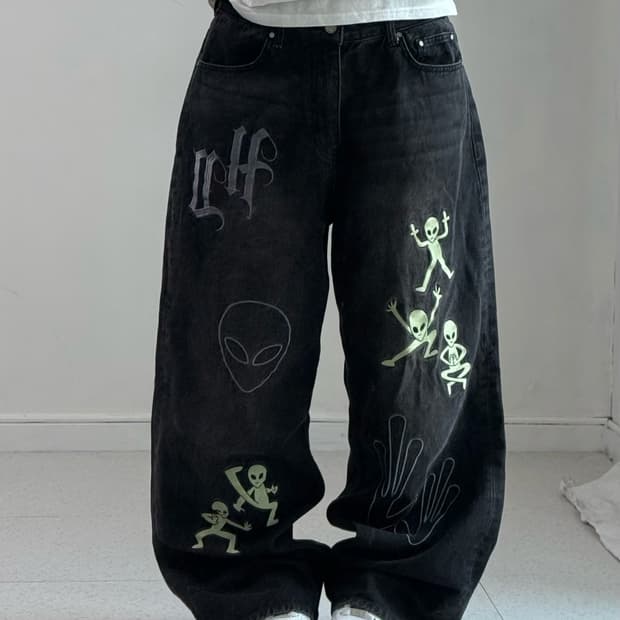 후드후드 에일리언 자수 데님팬츠