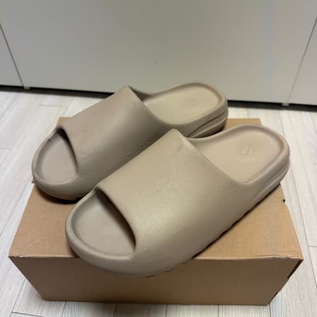 305 아디다스 이지 슬라이드 퓨어 (RESTOCK)