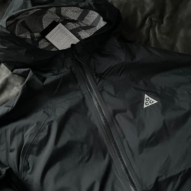 택포 새상품 나이키 ACG 스톰핏 바람막이 블랙 L사이즈