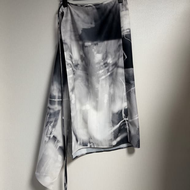 인사일런스 랩 스커트