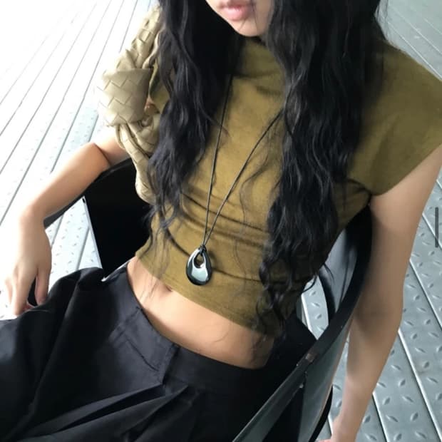 에센셜 우더 탑