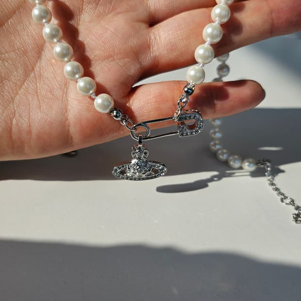 비비안웨스트우드 업사이클링 루크리스 진주 목걸이