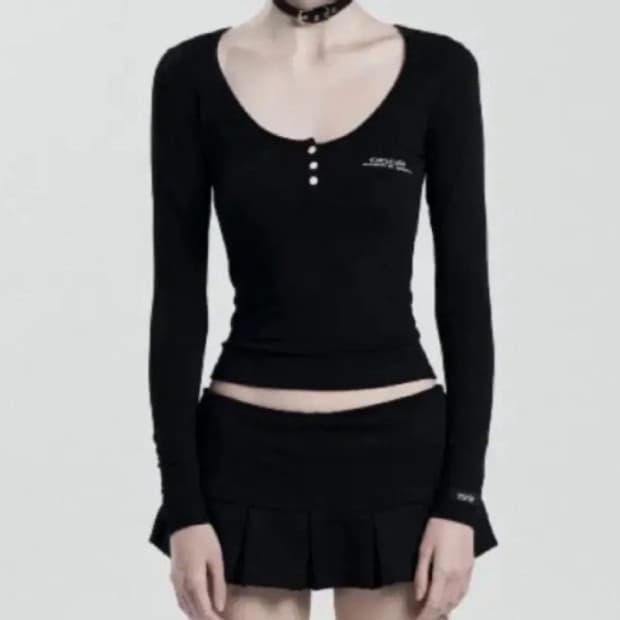 오도어 베이직 버튼 티셔츠 블랙