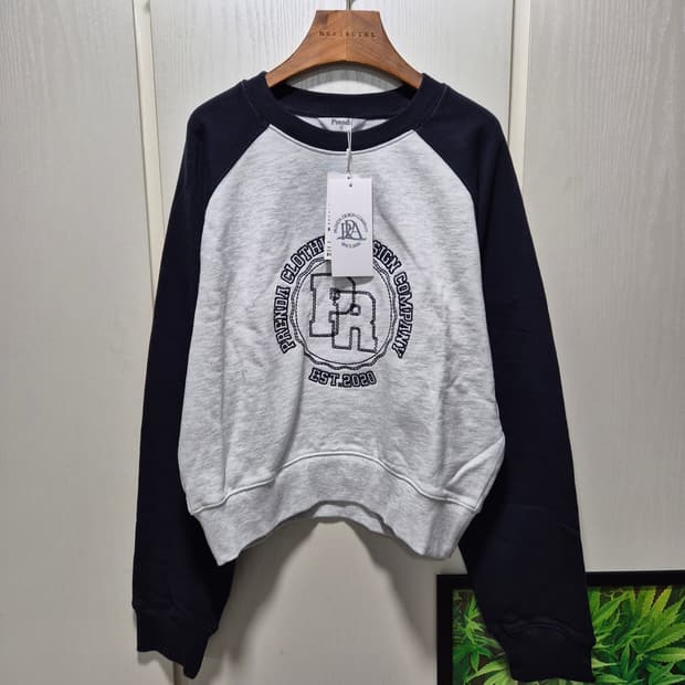 (세일)(새상품)프렌디 래글런 크롭 맨투맨