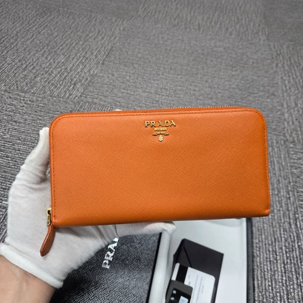 [특가][정품] 프라다 지퍼돌이 장지갑