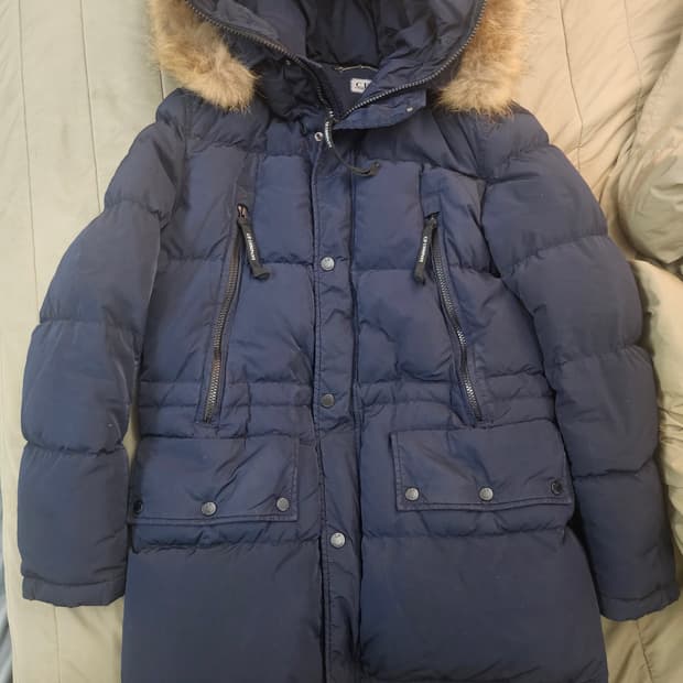 CP 컴퍼니 고글라쿤 네이비 패딩 105 판매합니다