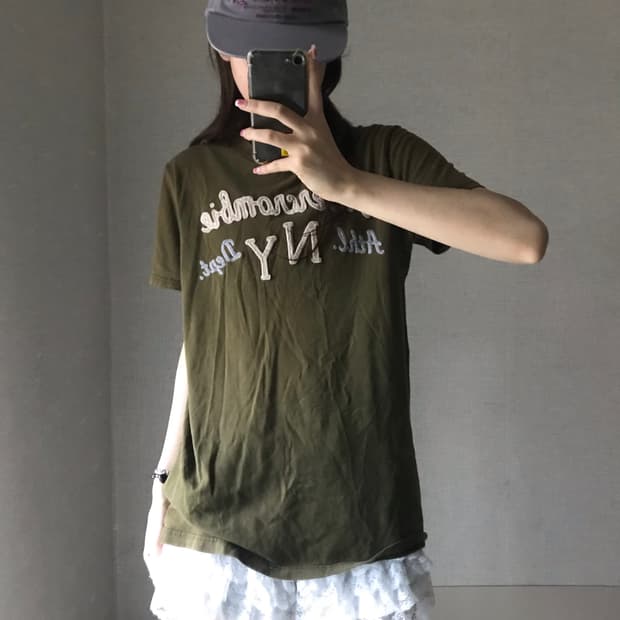 아베크롬비 카키 반팔티셔츠