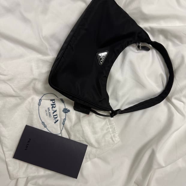 프라다 미니 호보백 나일론