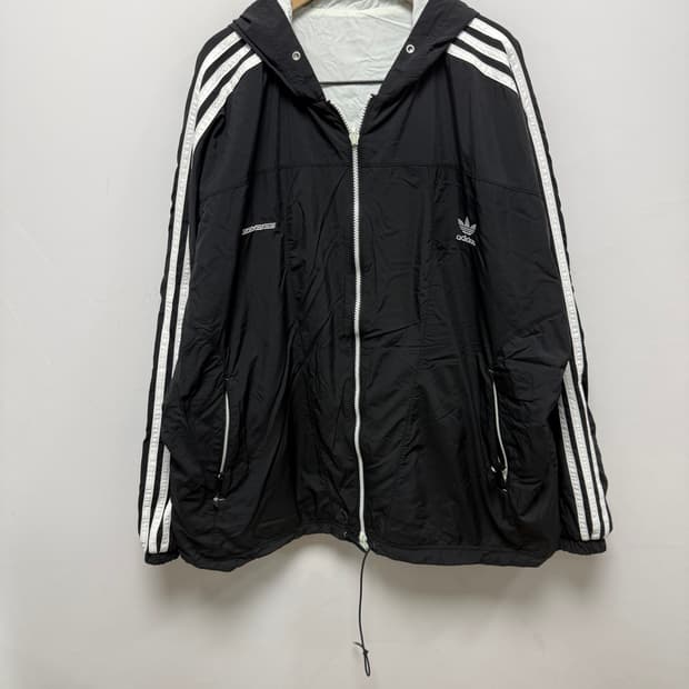 아디다스 x 예스아이씨 SB 리버시블 바람막이