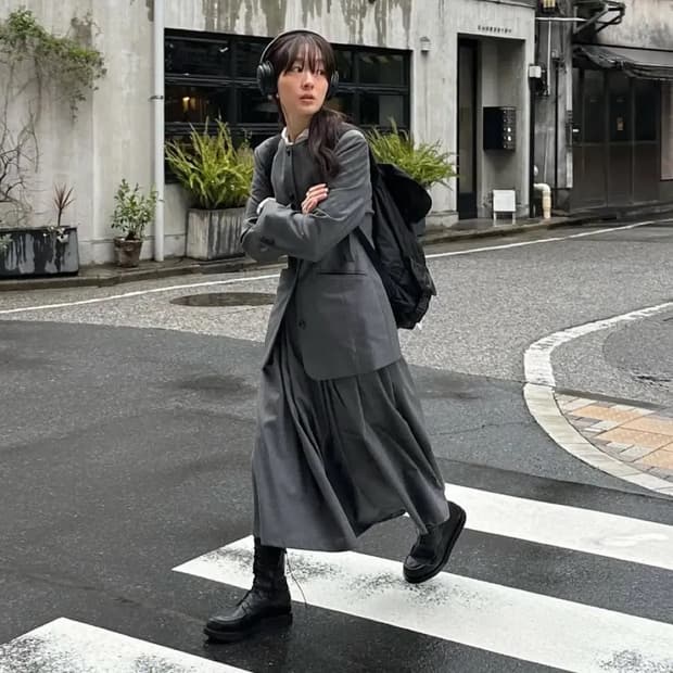 Fletta Hourglass set up Charcoal