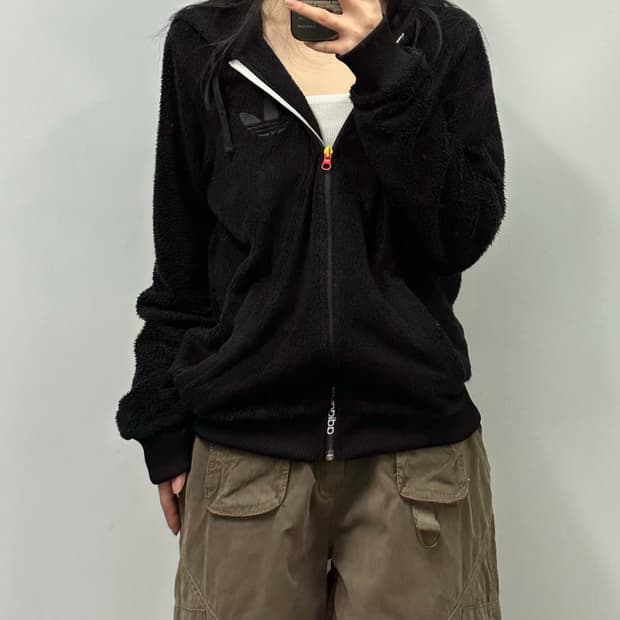 아디다스 카모 파이어버드 블랙 쉐르파 후드집업