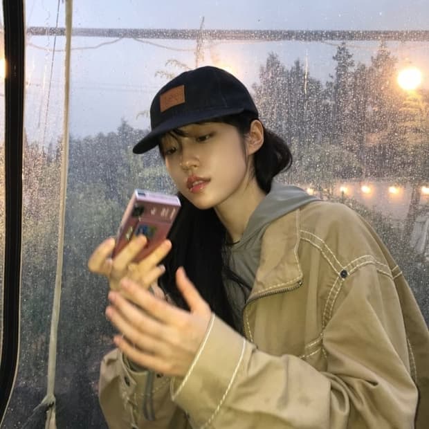 노윤서 착용) 트루릴리젼 노블 자켓 다크베이지