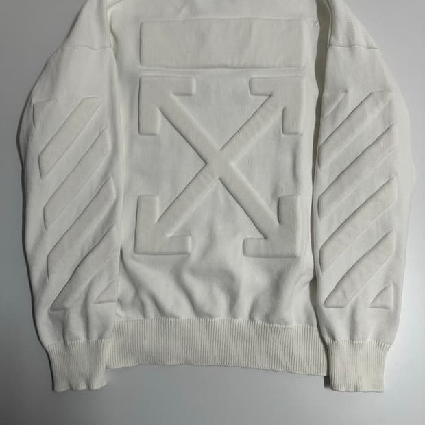 오프화이트 화이트 니트 스웨터