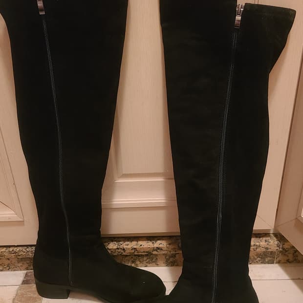 블랙 색상의 스웨이드 롱부츠 240