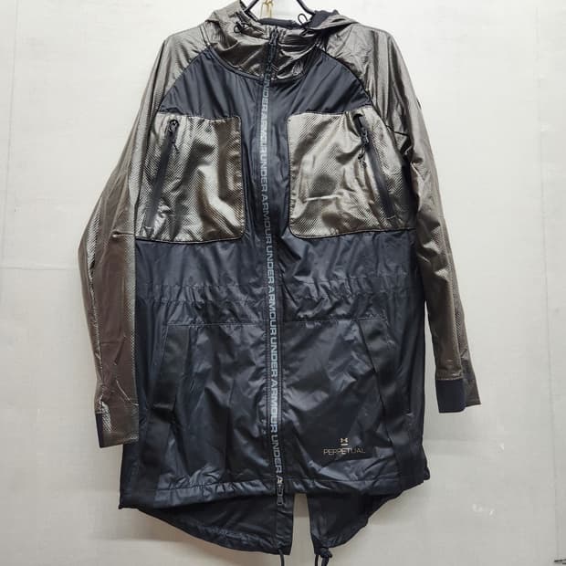 언더아머 퍼페추얼 프린트 후드 파카 투웨이 바람막이 L(L)