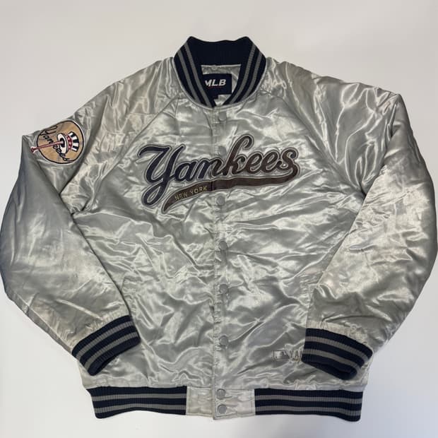 MLB 뉴욕 양키스 실버 오버핏 바시티 패딩 자켓