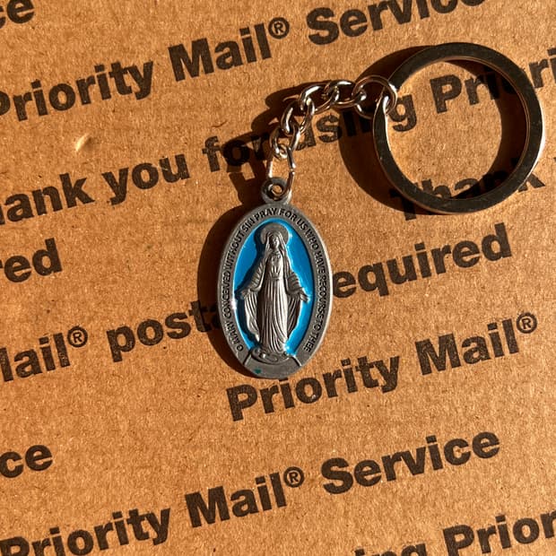 90s vtg Miraculous Medal Keyring
