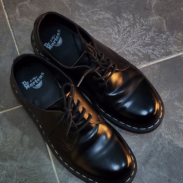 닥터마틴 1461 화이트 스티치 블랙