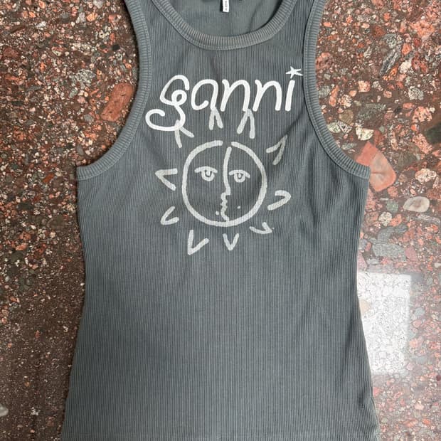 GANNI 회색 민소매 티셔츠