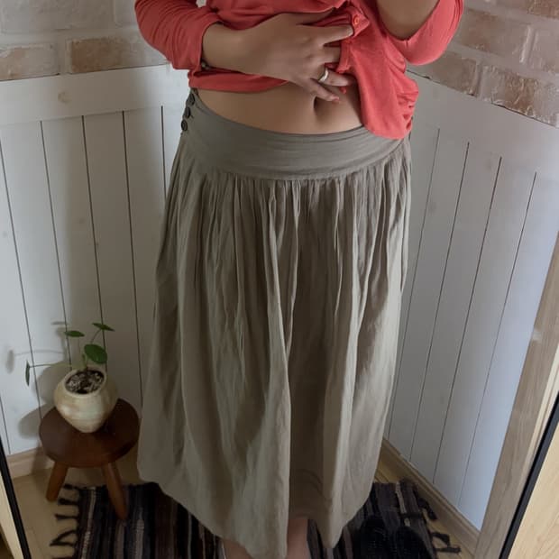 brown skirt