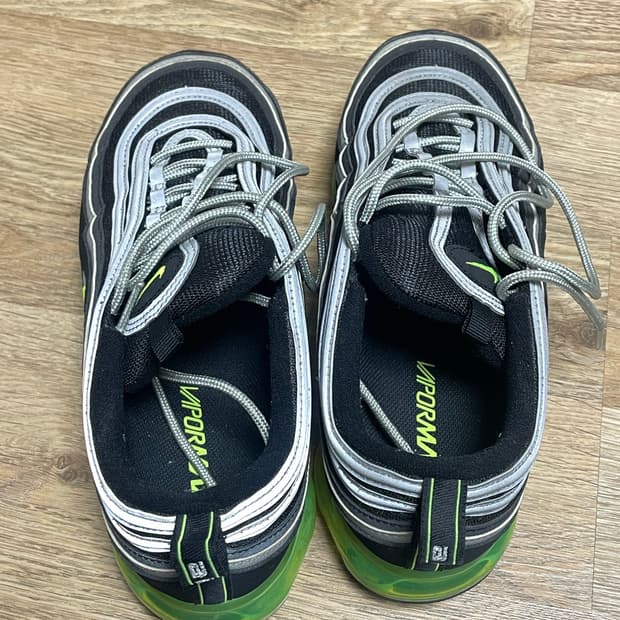 나이키 에어 베이퍼맥스 97 270사이즈입니다.