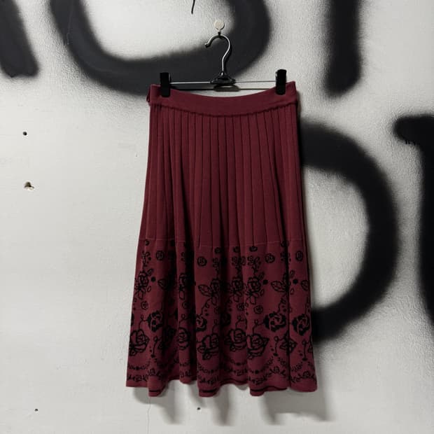 액시즈팜 오리엔탈 에스닉 패턴 플리츠 밴딩 미디 스커트 플럼