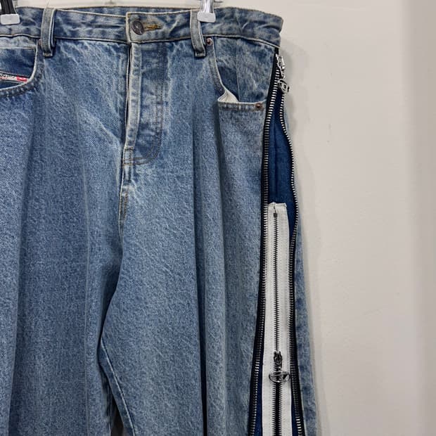 디젤 인더스트리 3중 지퍼 와이드핏 데님 팬츠