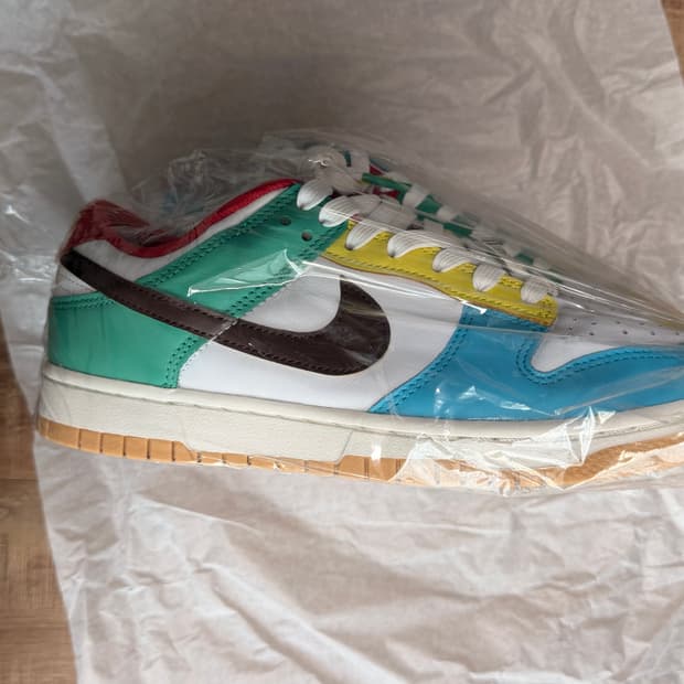 덩크 로우 SE 프리 99 화이트