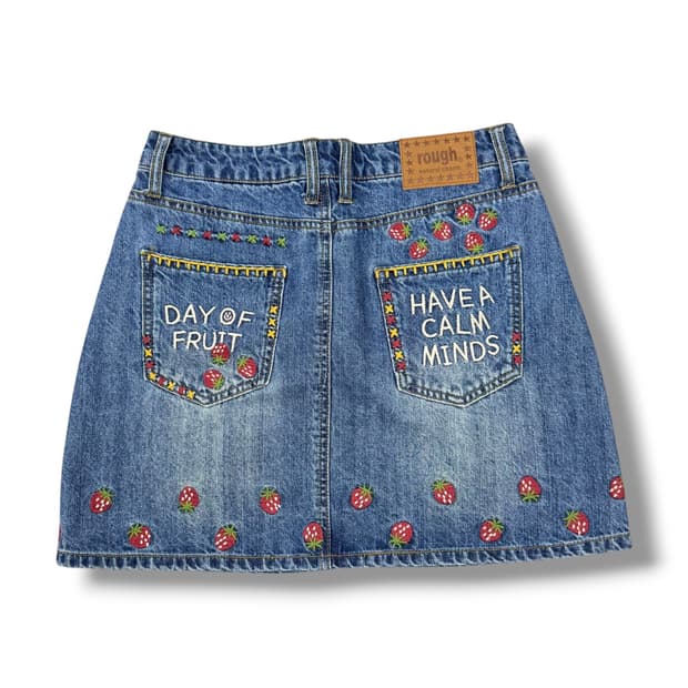 JPN rough 러프 하구미 딸기 자수 데님 미니스커트