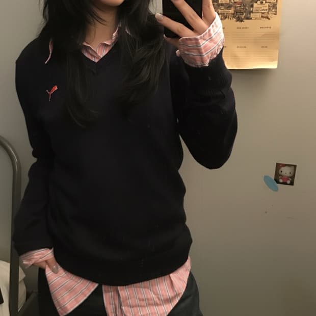 Puma 푸마 네이비 펀칭 브이넥 니트