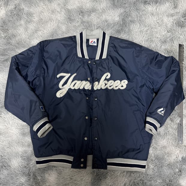 마제스틱 뉴욕양키스 바시티점퍼 M사이즈