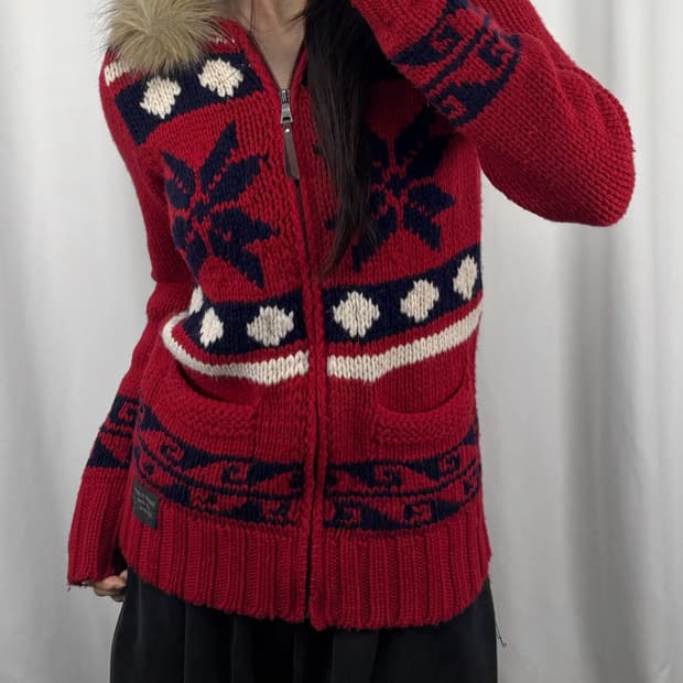 TBJ 레드 노르딕 퍼 후드 니트 집업