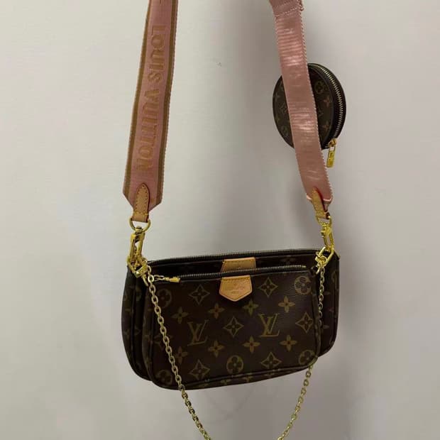 루이비통 멀티 포쉐트 악세수아 모노그램 라이트 핑크