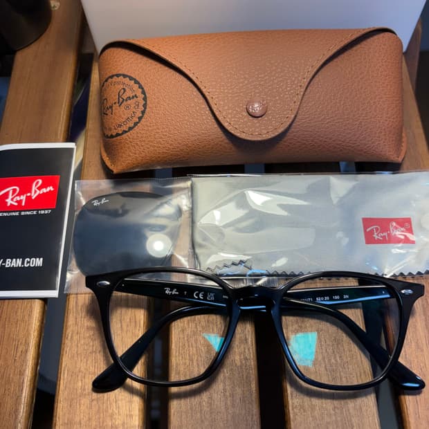 (새상품) 레이벤 RB4258F 601/71 52사이즈 판매합니다.