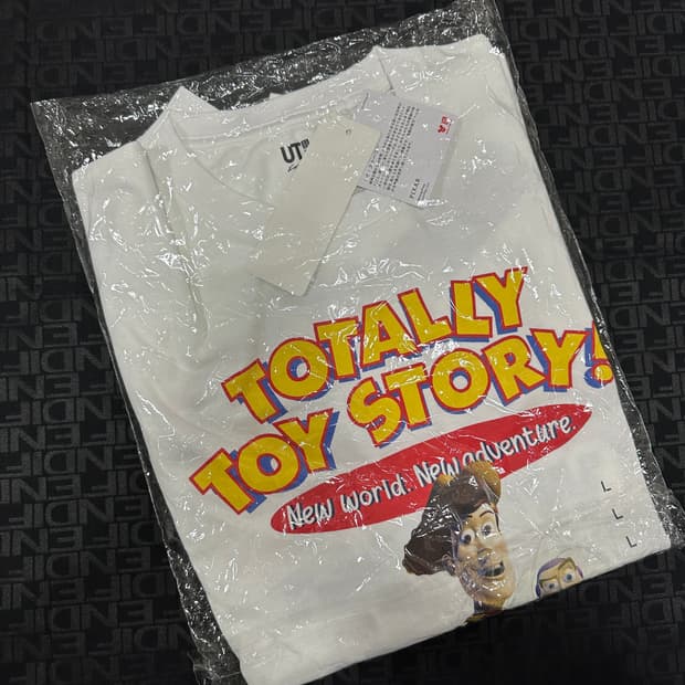 새)유니클로 재팬 토이스토리 30주년 반팔