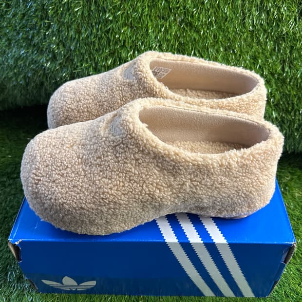 W 아디다스 아디폼 스탠 뮬 매직 베이지 알루미나